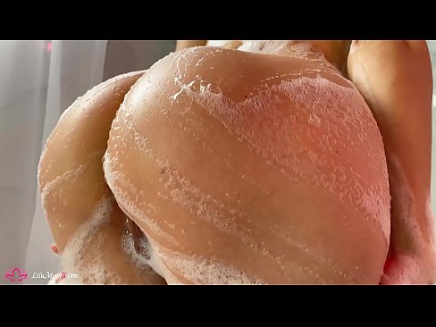 ❤️ 布鲁内特在淋浴时用振动器自慰阴部达到强烈的高潮 Fucking video❤